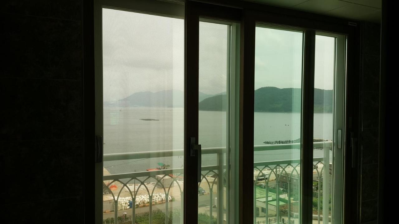 Geoje Seaside Two Floors Villa ภายนอก รูปภาพ
